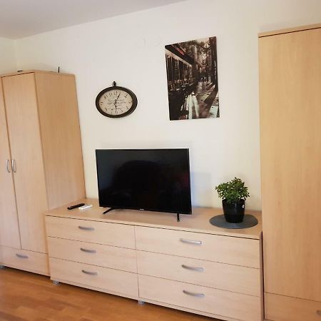 Apartment Tina By The Beach Pjescana Uvala Bagian luar foto