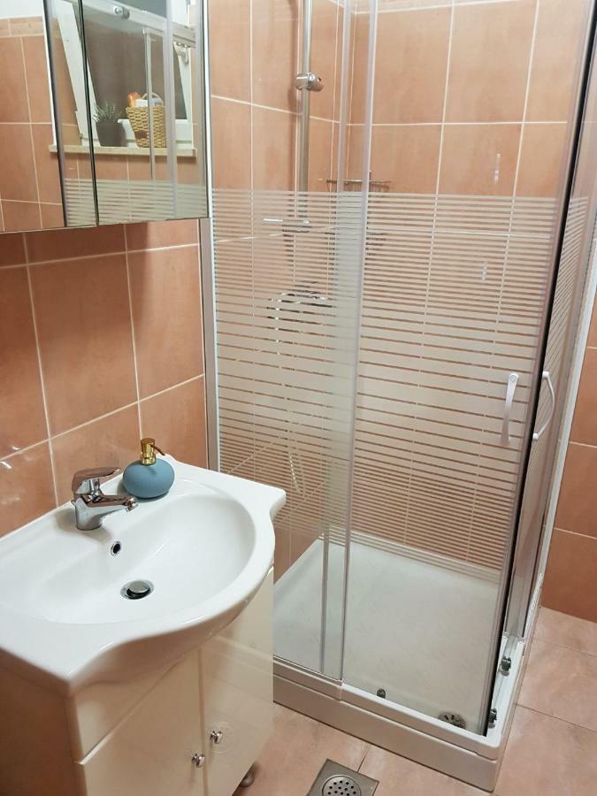 Apartment Tina By The Beach Pjescana Uvala Bagian luar foto