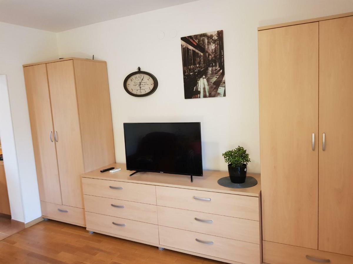 Apartment Tina By The Beach Pjescana Uvala Bagian luar foto