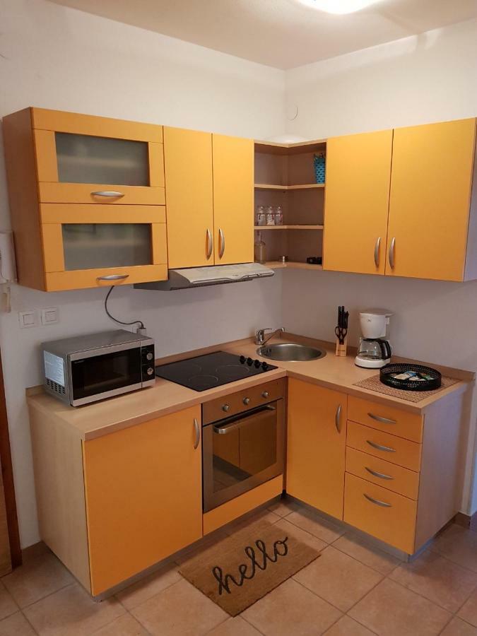 Apartment Tina By The Beach Pjescana Uvala Bagian luar foto