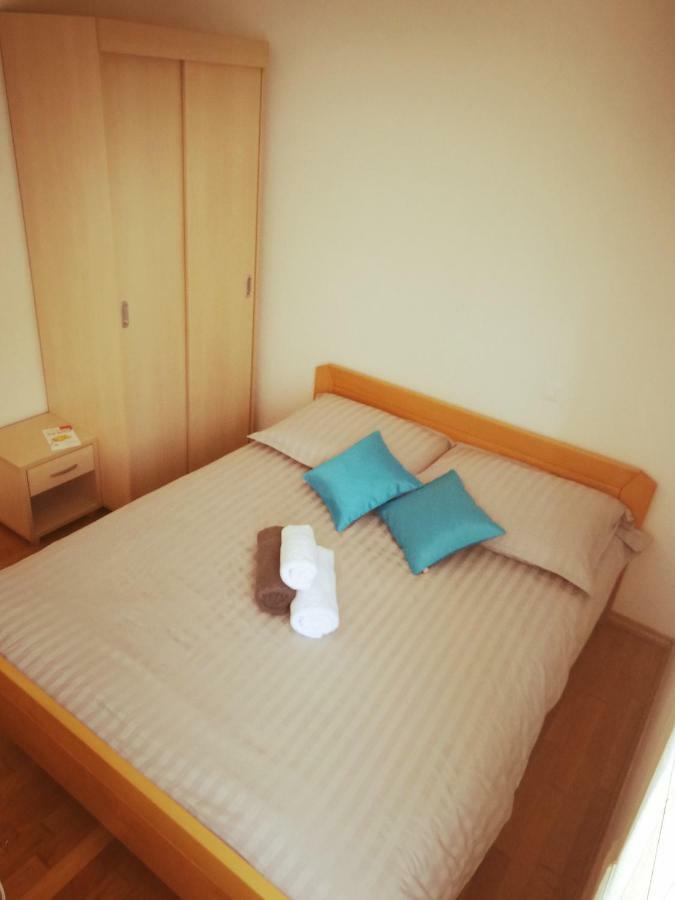 Apartment Tina By The Beach Pjescana Uvala Bagian luar foto
